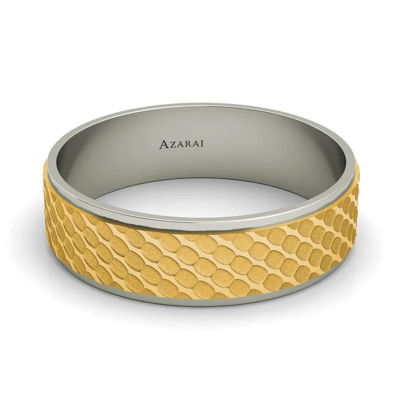 The Berkeley 18kt gold wedding band is a men's ring that combines gold and silver, featuring a textured pattern with "AZARAI" engraved inside. Crafted in Berkeley, this ring offers elegance and sophistication.