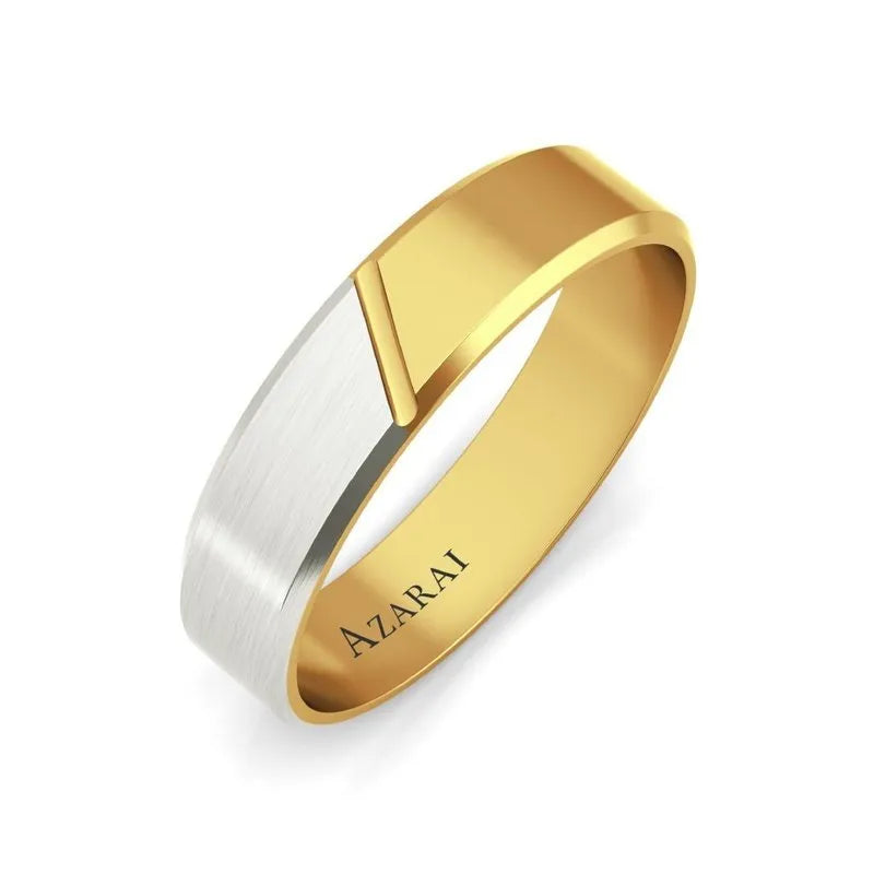 Introducing the Eclipse 18kt gold wedding band: a premium two-toned men's ring crafted from 18kt gold and silver, featuring an angular transition and elegantly engraved with "AZARAI" on the inside.